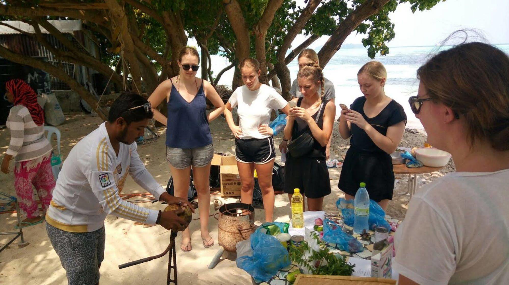 Select Village Maafushi Eksteriør billede